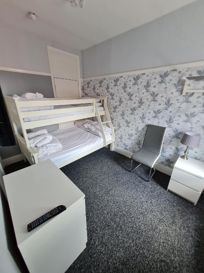 Queens Plaza 3*