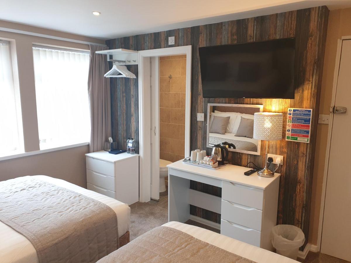 Corona Blackpool Hotel 4*