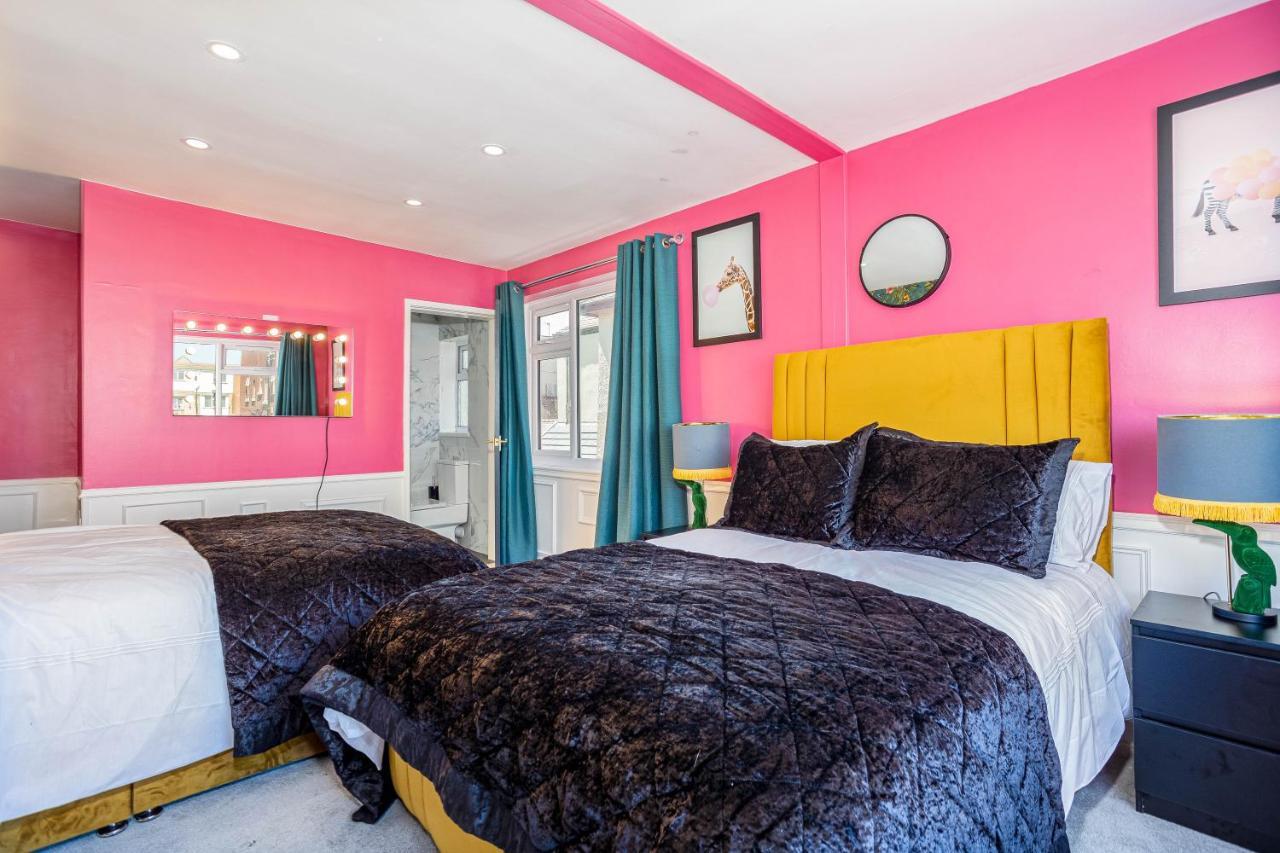 Empress Hall By Charles Alexander Short - Sleeps 20