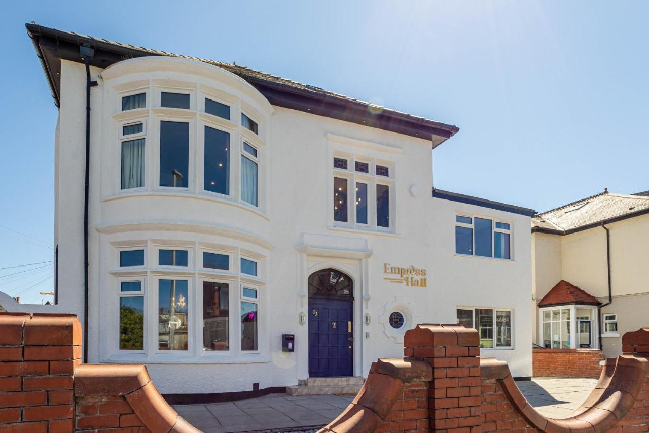 Empress Hall By Charles Alexander Short - Sleeps 20 Holiday home