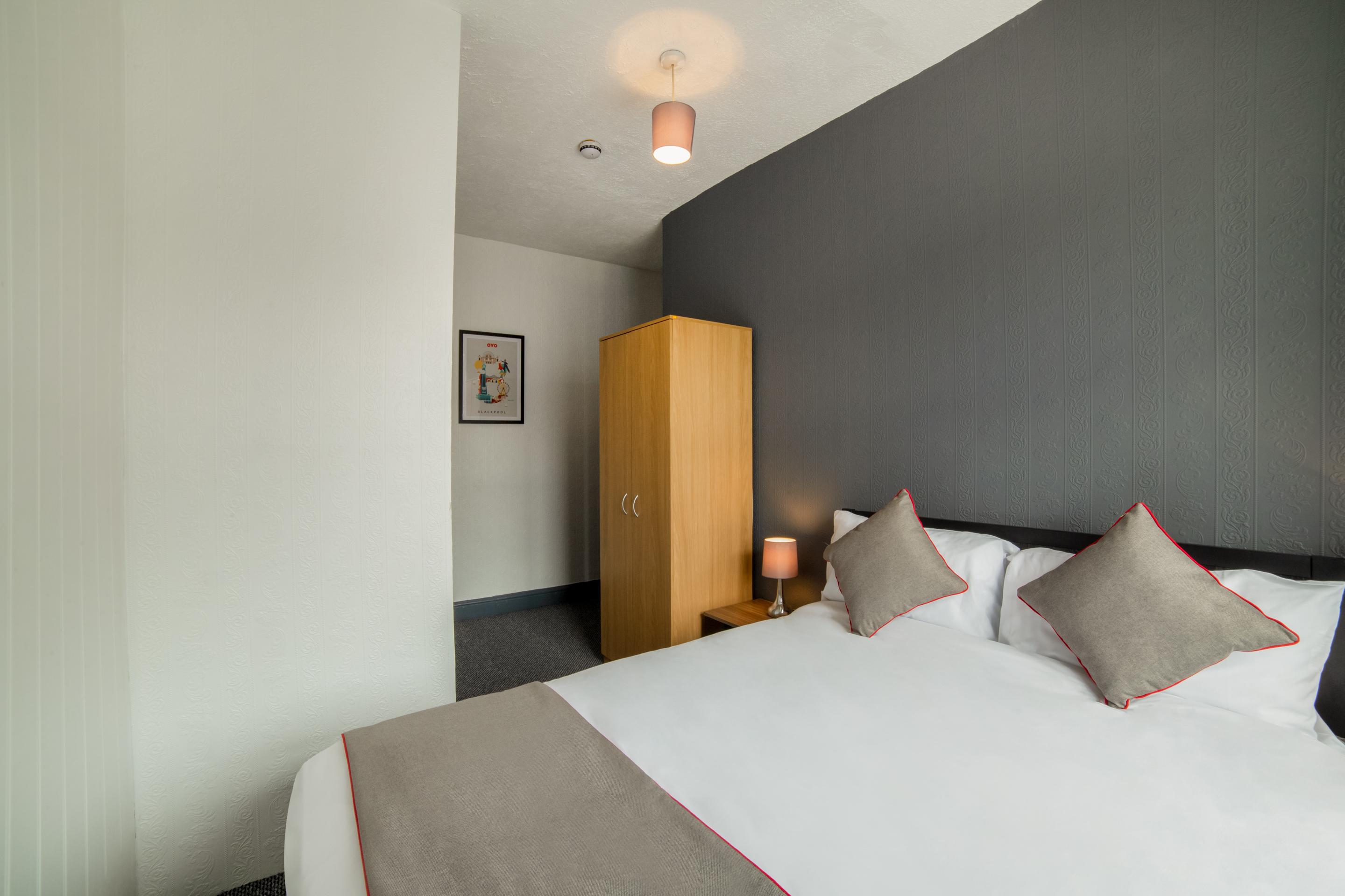 Bank Street 3*