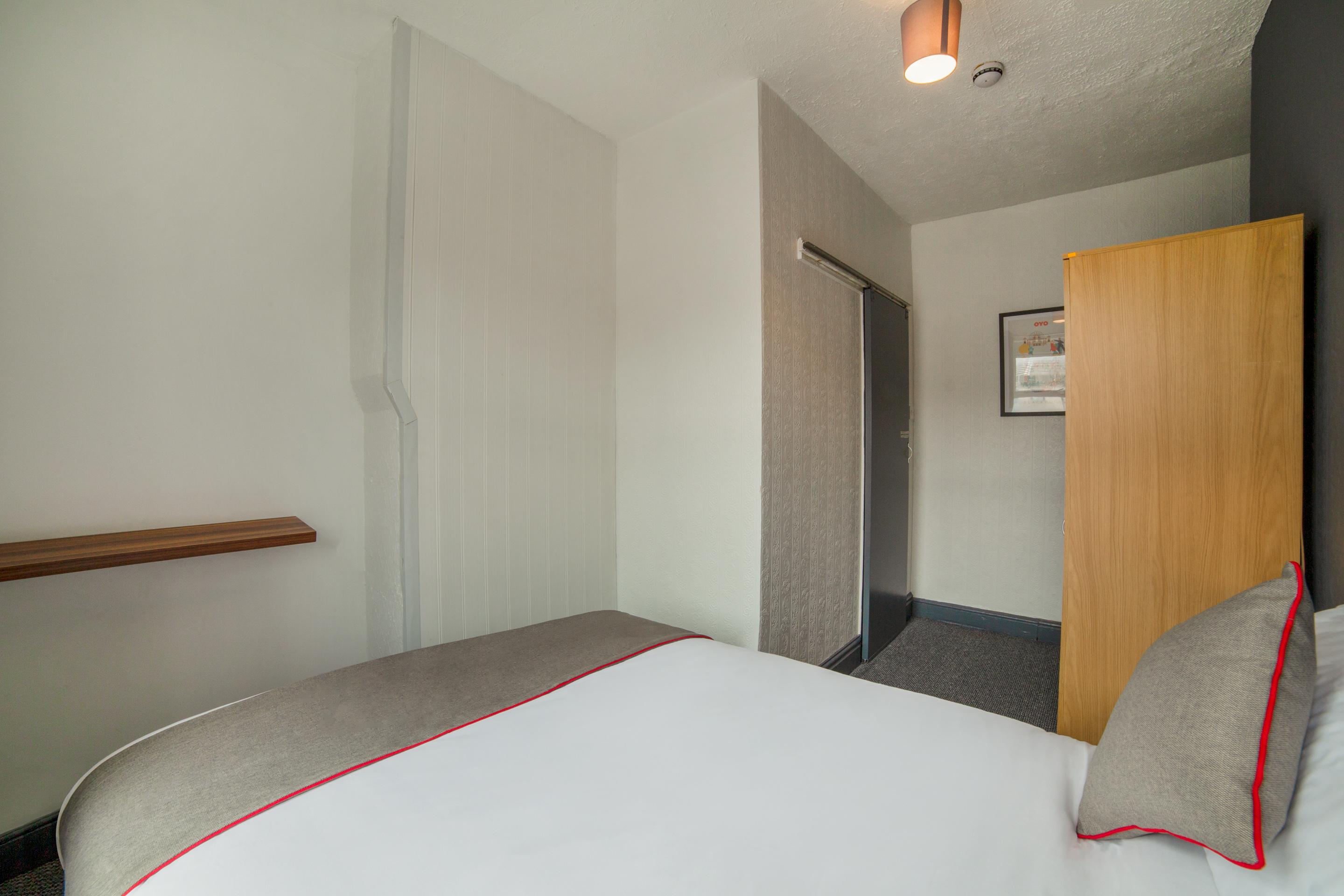 Bank Street 3*