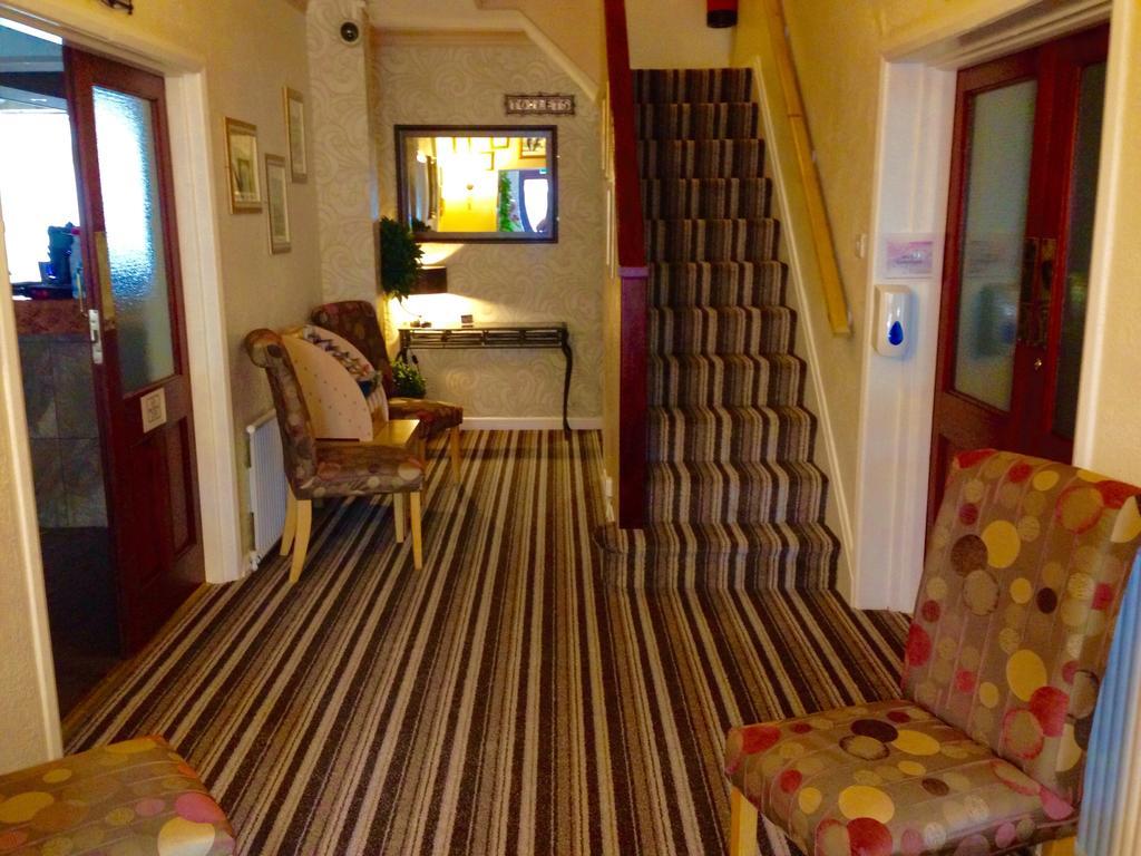 Corona Blackpool Hotel 4*