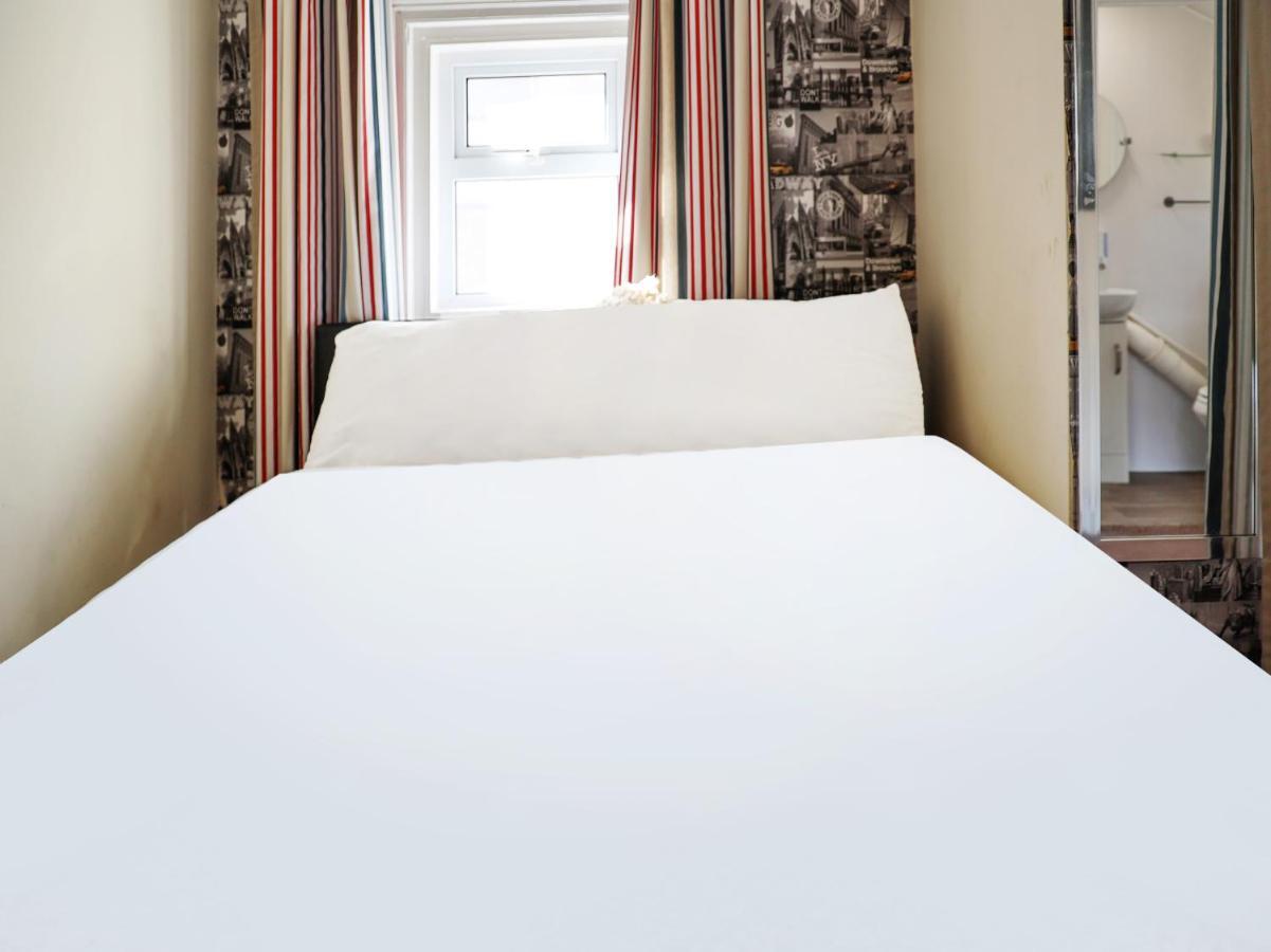 The Shores Hotel, 3*