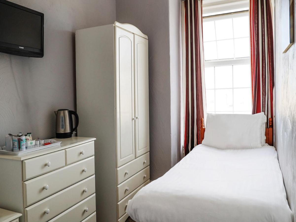 The Shores Hotel, 3*