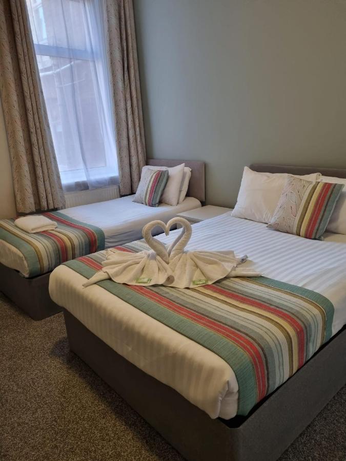 The Georgian Hollies 3*