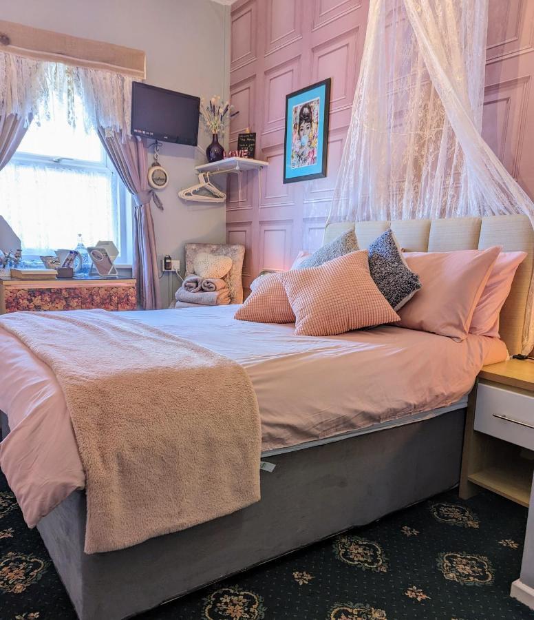 The Mercury, - Over 21's Only Bed & Breakfast Blackpool