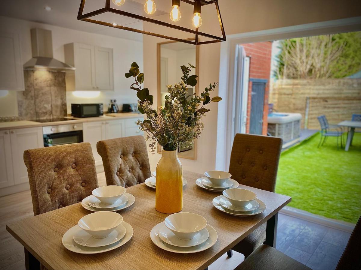 Holiday home Family Modern 3 Bed Hot Tub House In