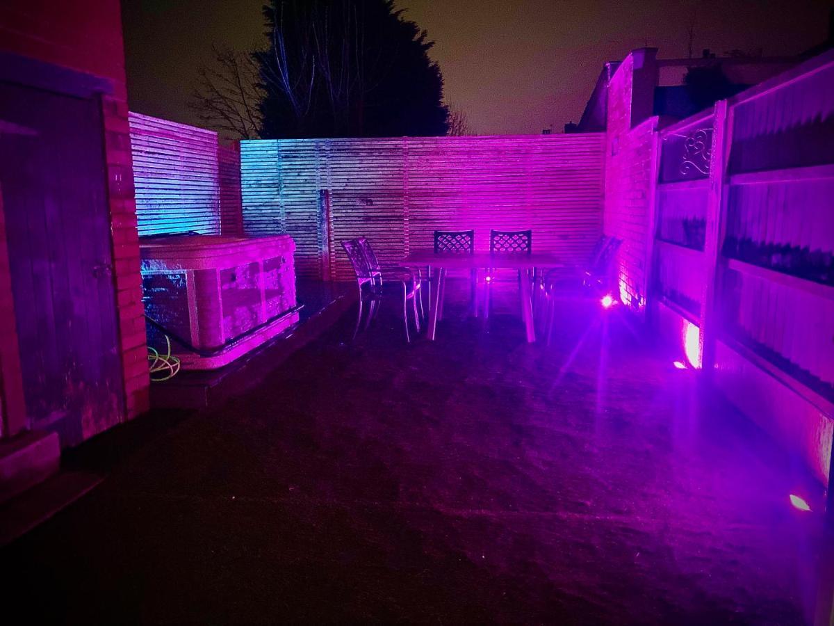 Family Modern 3 Bed Hot Tub House In Holiday home Blackpool