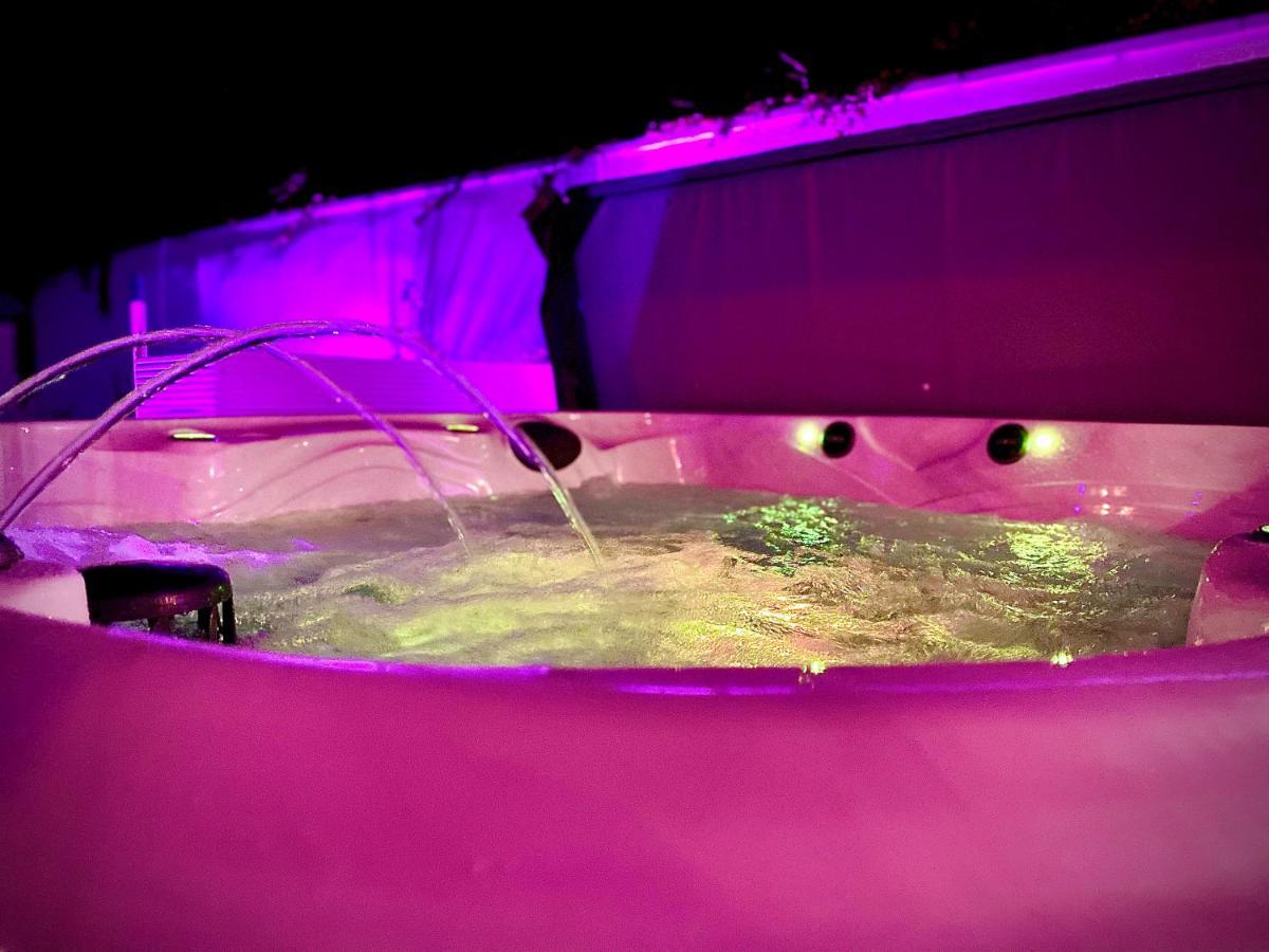 Family Modern 3 Bed Hot Tub House In Holiday home Blackpool