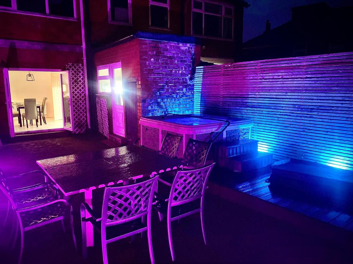 Holiday home Family Modern 3 Bed Hot Tub House In *
