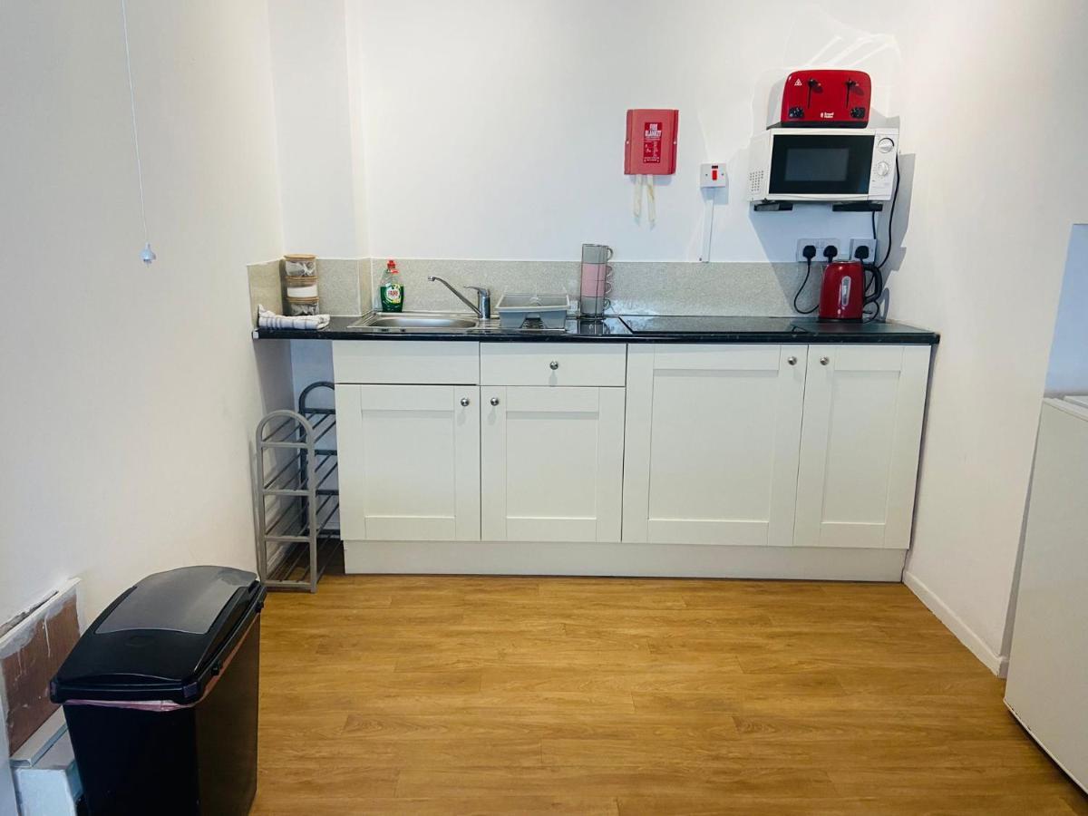 Lancaster Apartment *