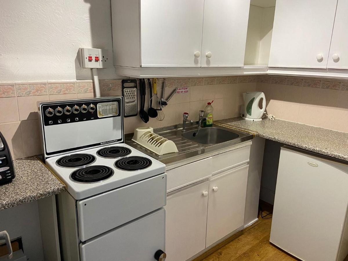 Lancaster Apartment *