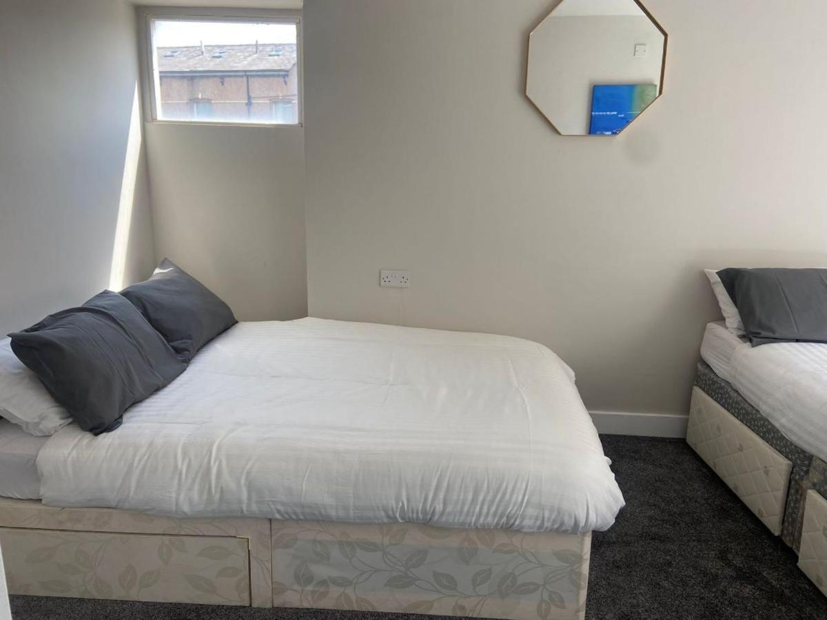 Lancaster Apartment *