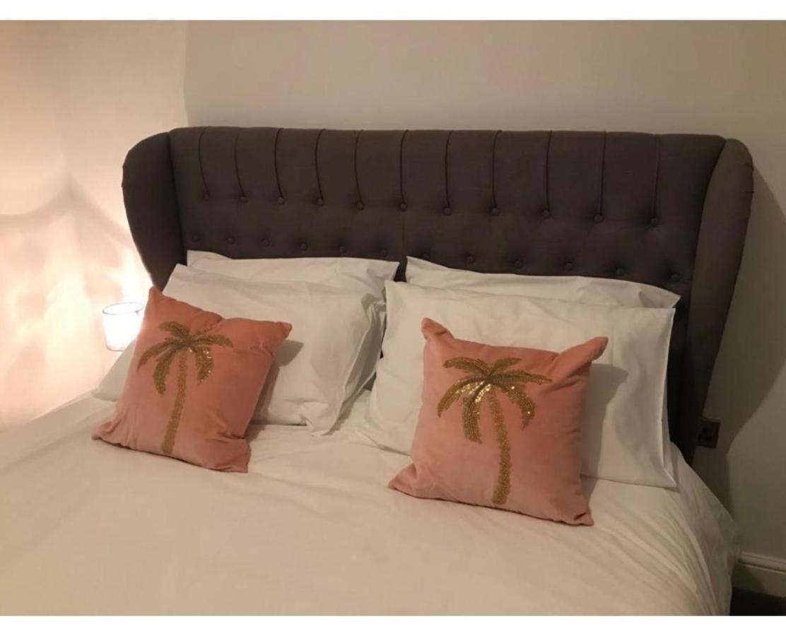 Apartment On Road With Free Parking