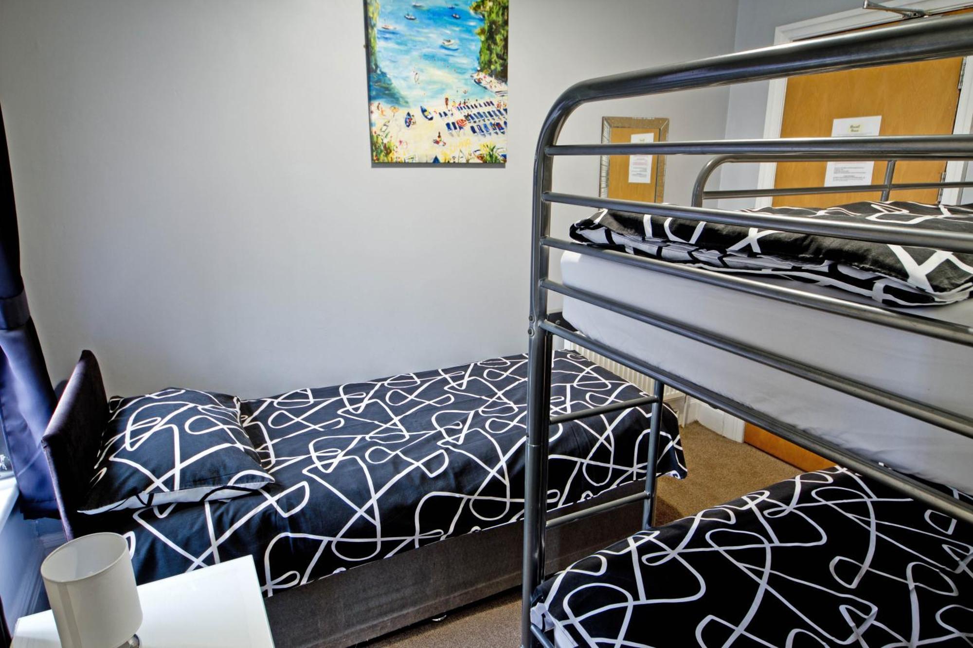 Guest house Rossall House , For Families & Couples 3*