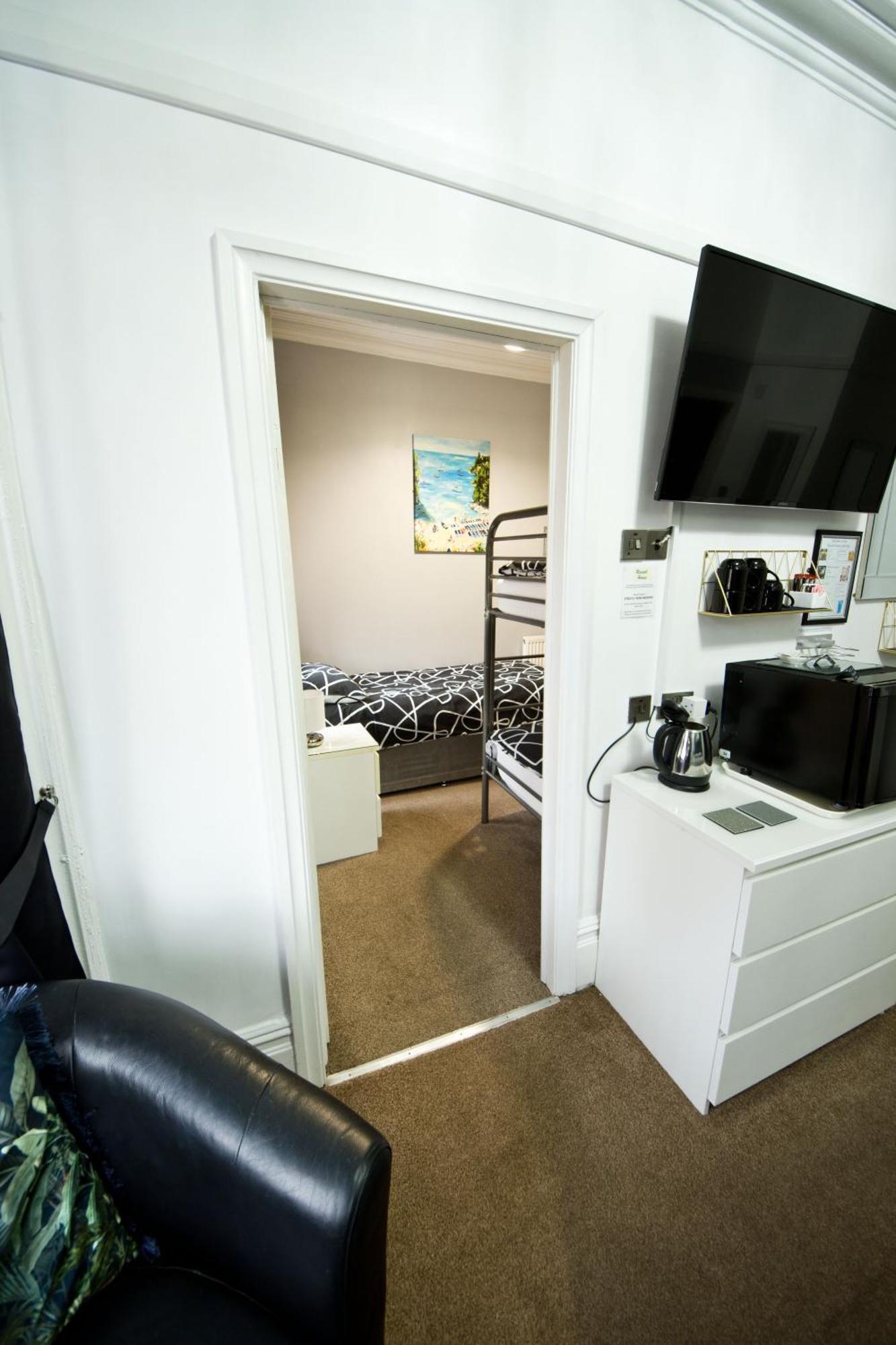 Guest house Rossall House , For Families & Couples