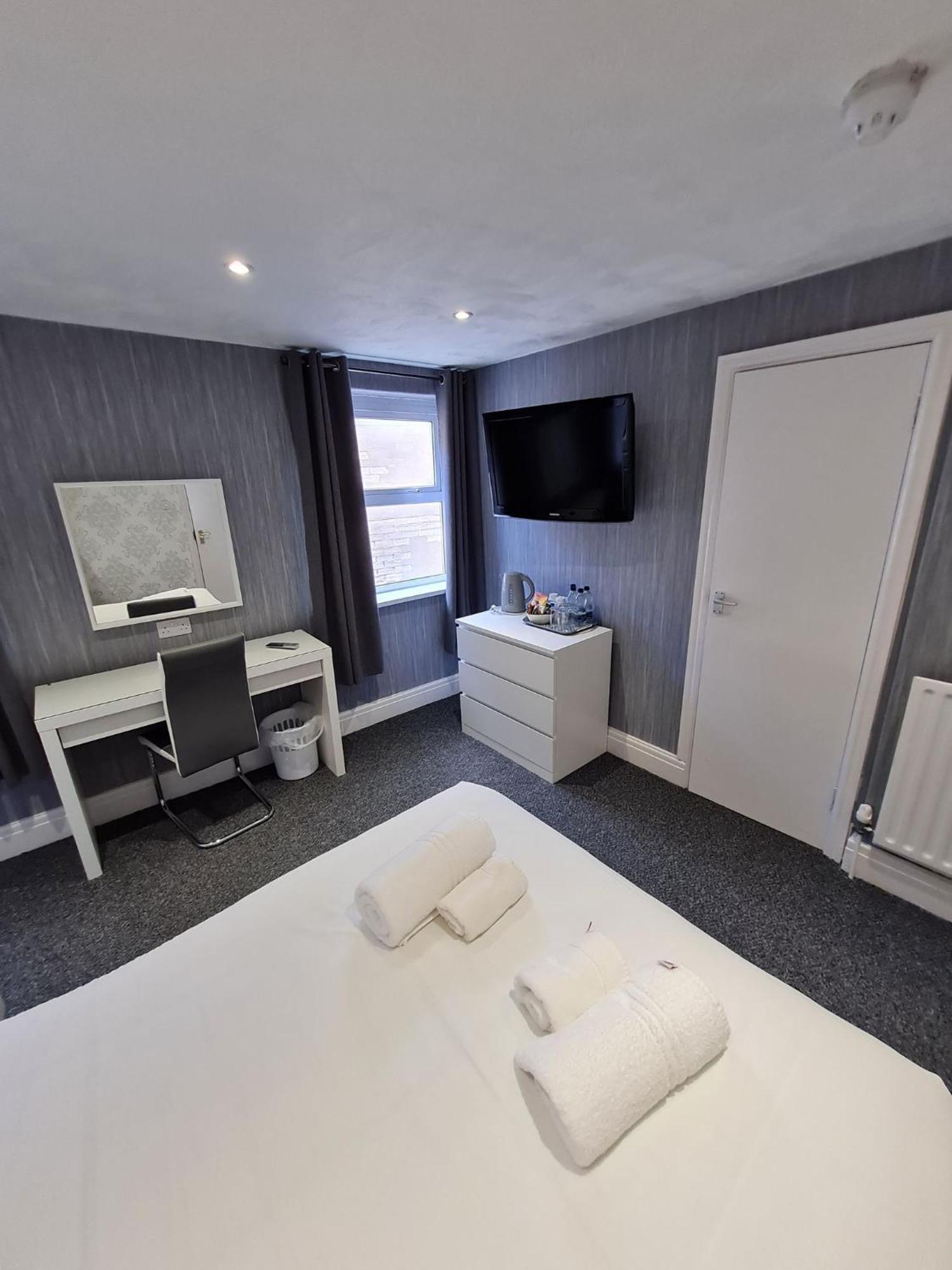 Queens Plaza 3* Blackpool