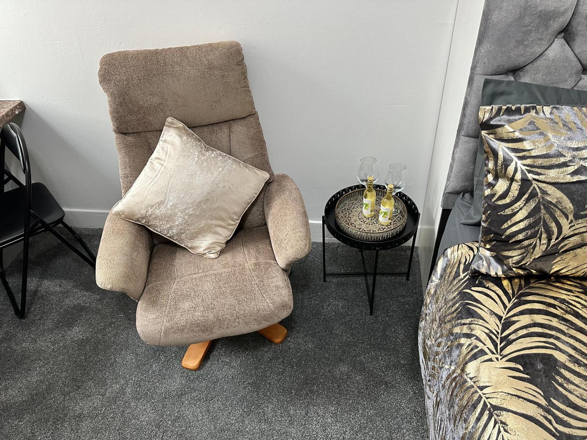 Guest house Runway - Minutes From Winter Gardens - Dog Friendly - Exceptionally Quiet - Very Close H&a Social Club (adults Only) *