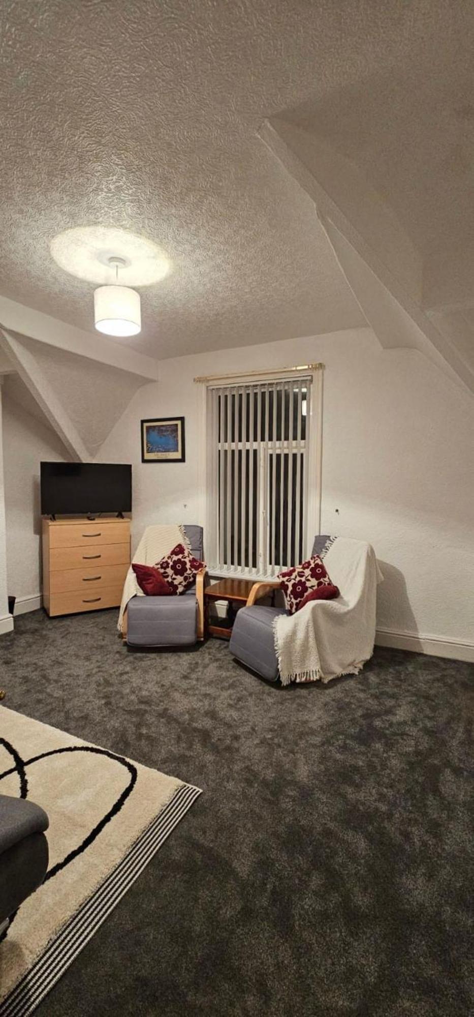 Lawnswood Apartment *