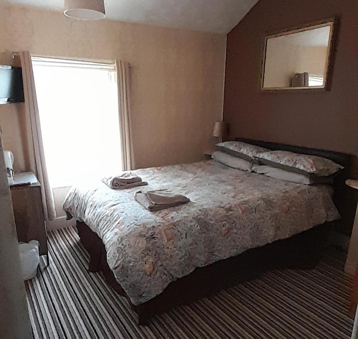 The Rutlands 3*