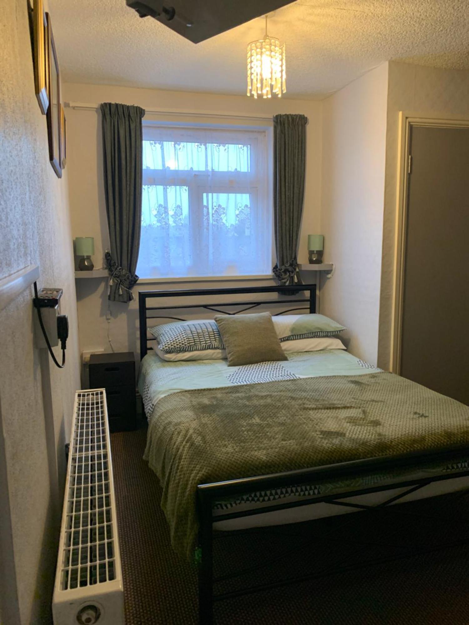 Guest house Hornby Villa- 4star B&b-couples & Families Only