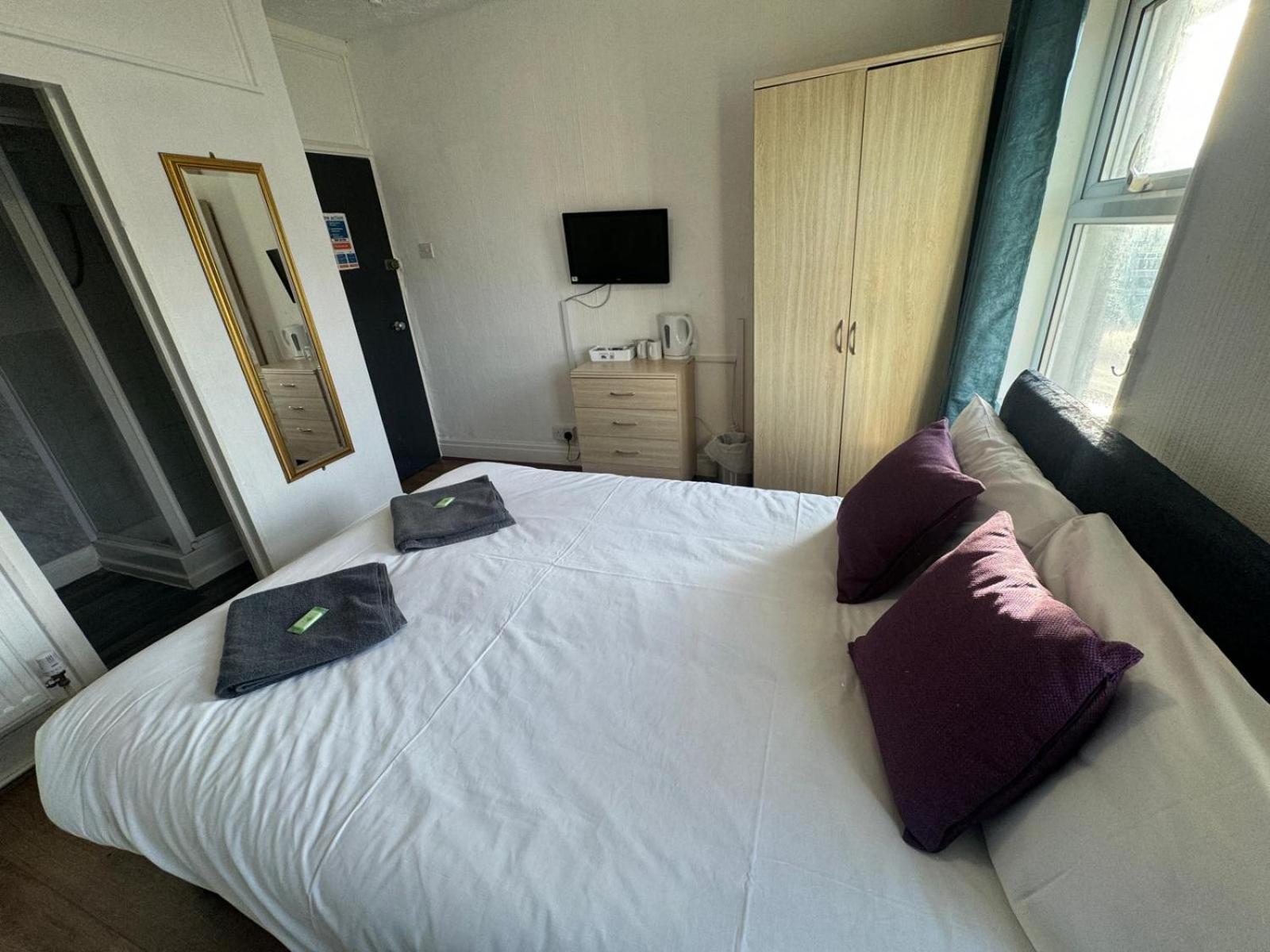 Burlington West Guest house