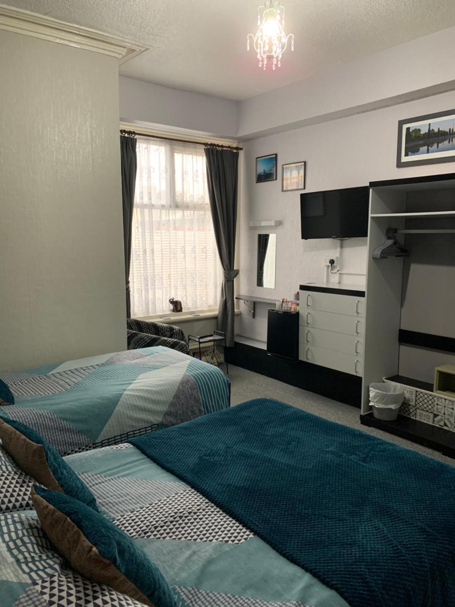Hornby Villa- 4star B&b-couples & Families Only Guest house