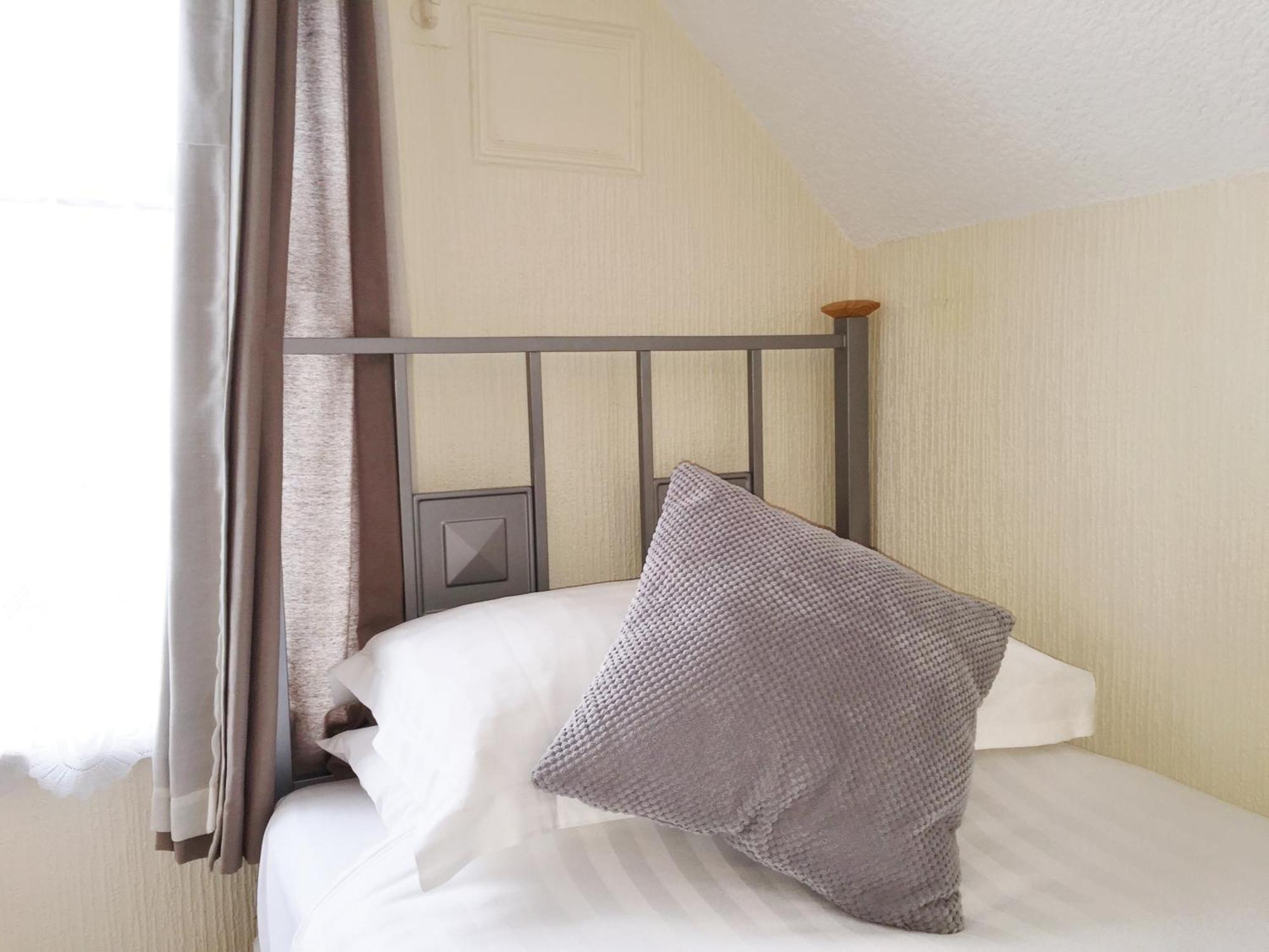 The Beechcliffe - Over 35's Only Guest house