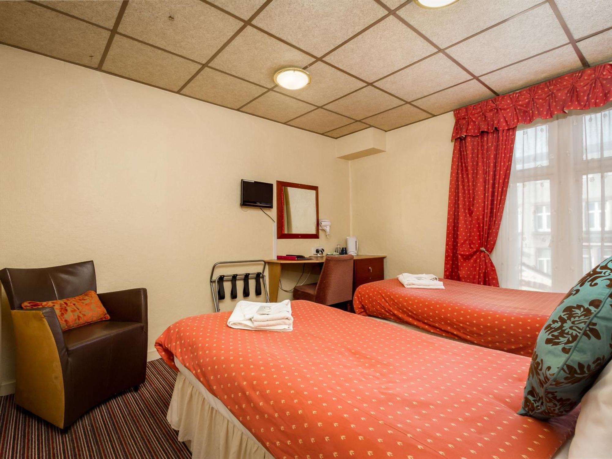 Oak Lea Hotel 3*