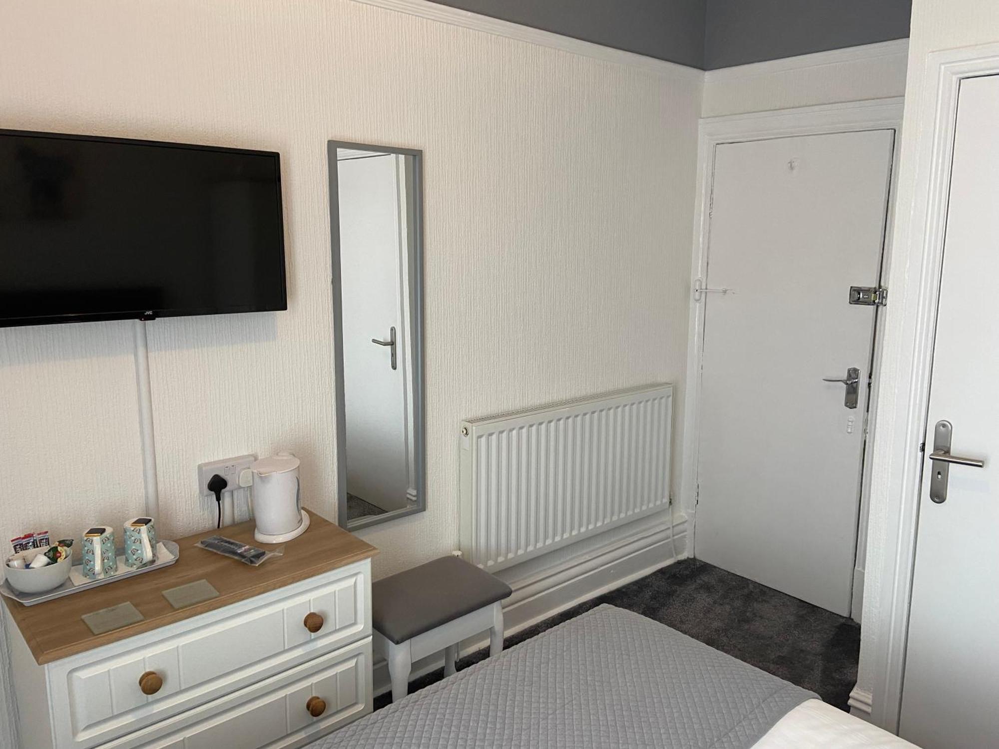 The Beechcliffe - Over 35's Only 3*