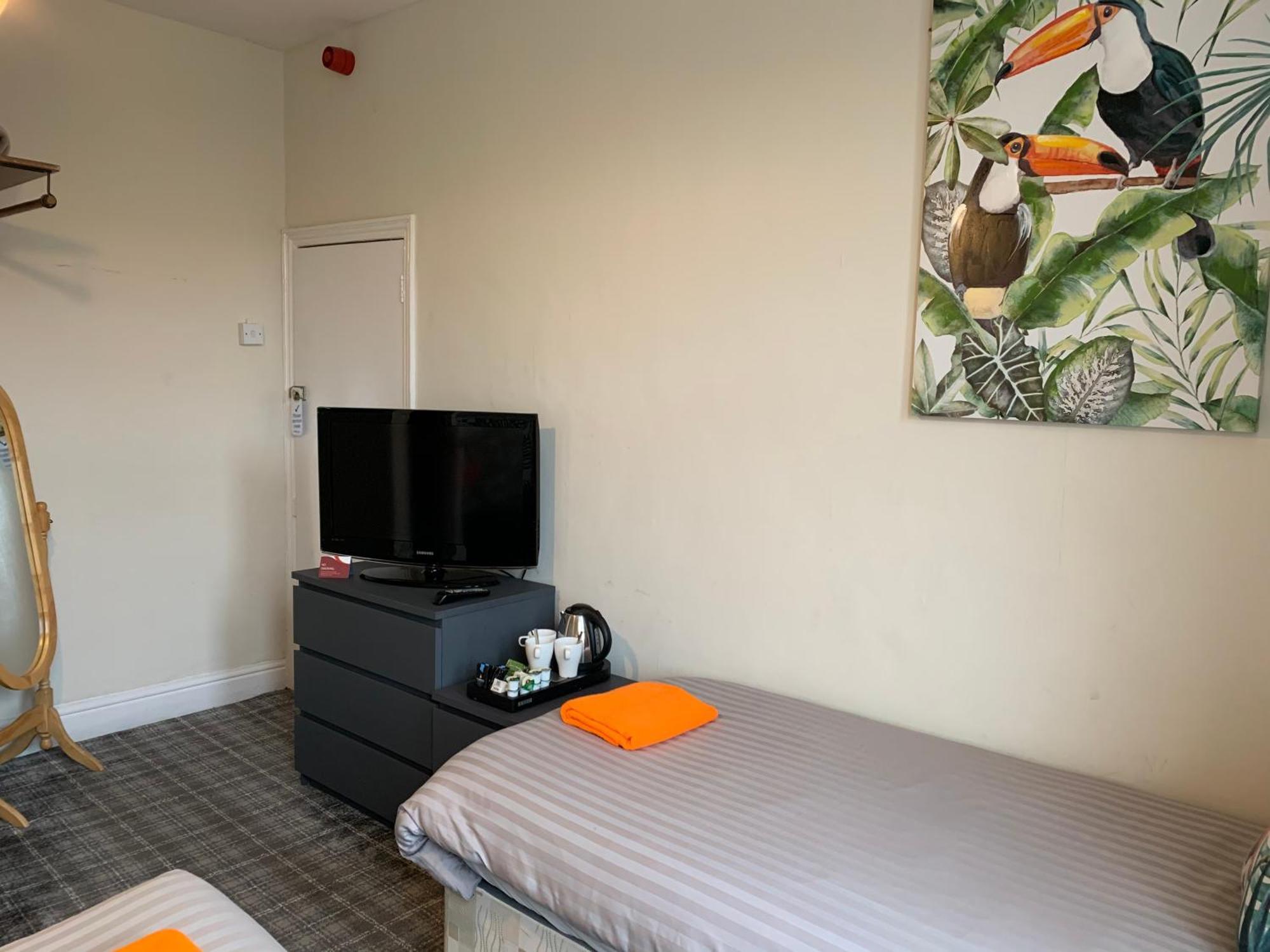 Hotel Tropics