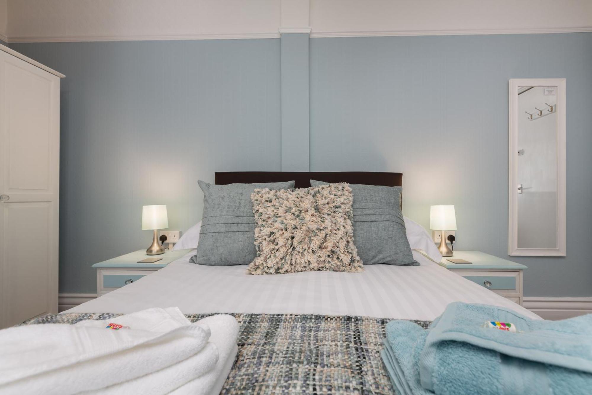 The Beechcliffe - Over 35's Only Guest house Blackpool
