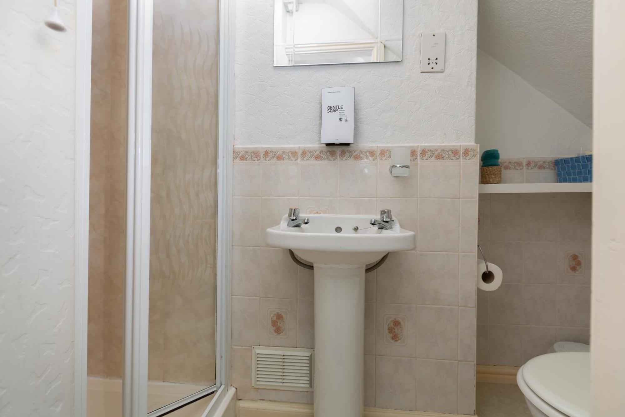 The Beechcliffe - Over 35's Only Guest house 3*