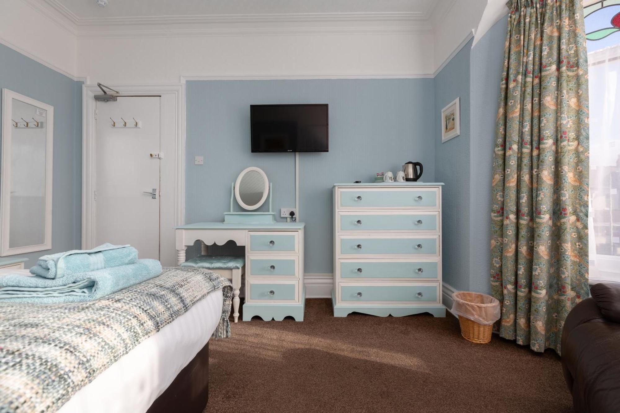 The Beechcliffe - Over 35's Only Guest house