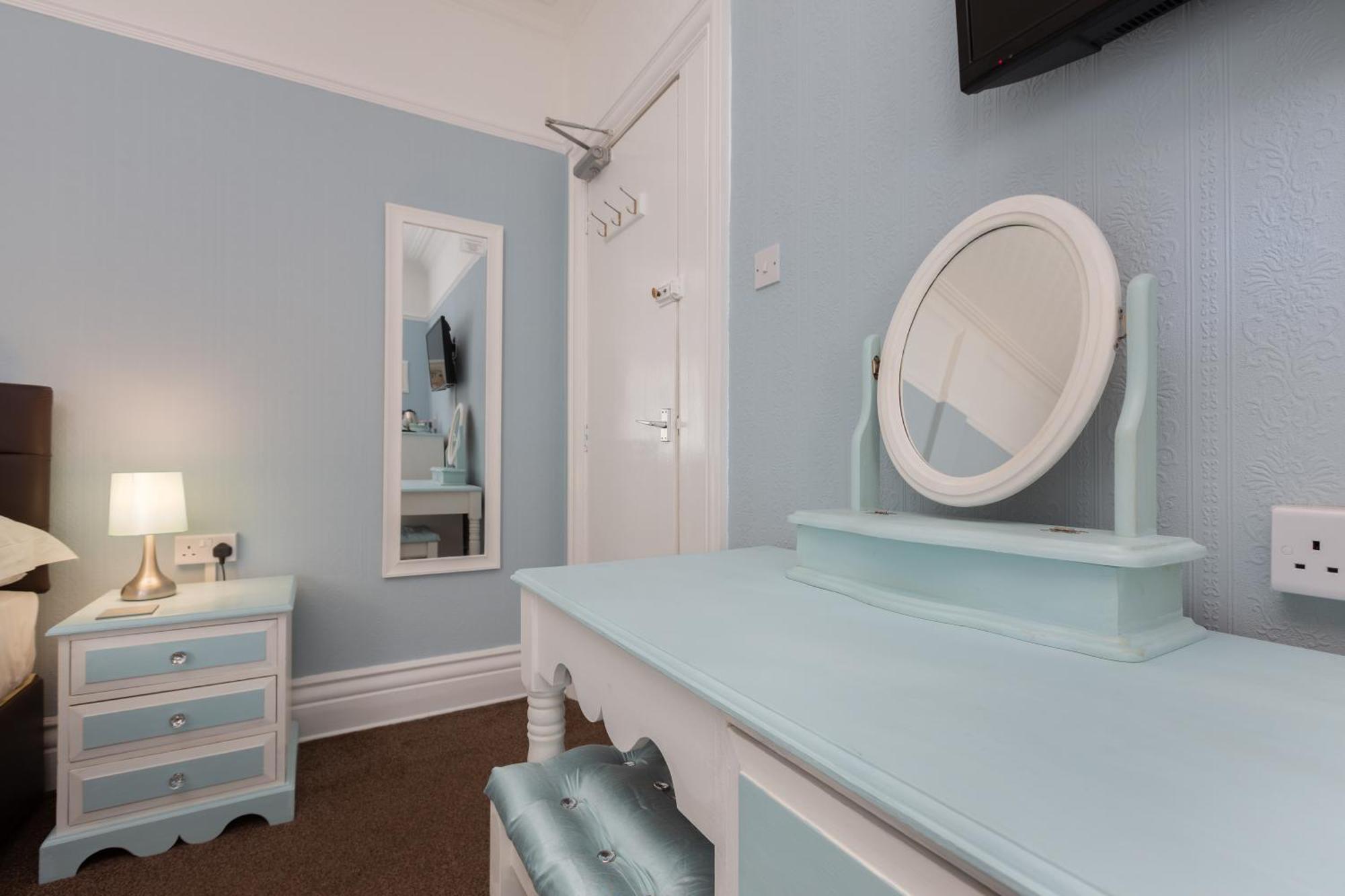 Guest house The Beechcliffe - Over 35's Only
