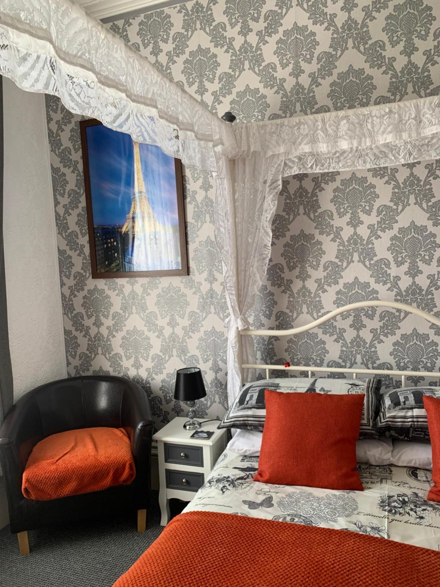 Guest house Hornby Villa- 4star B&b-couples & Families Only 4*