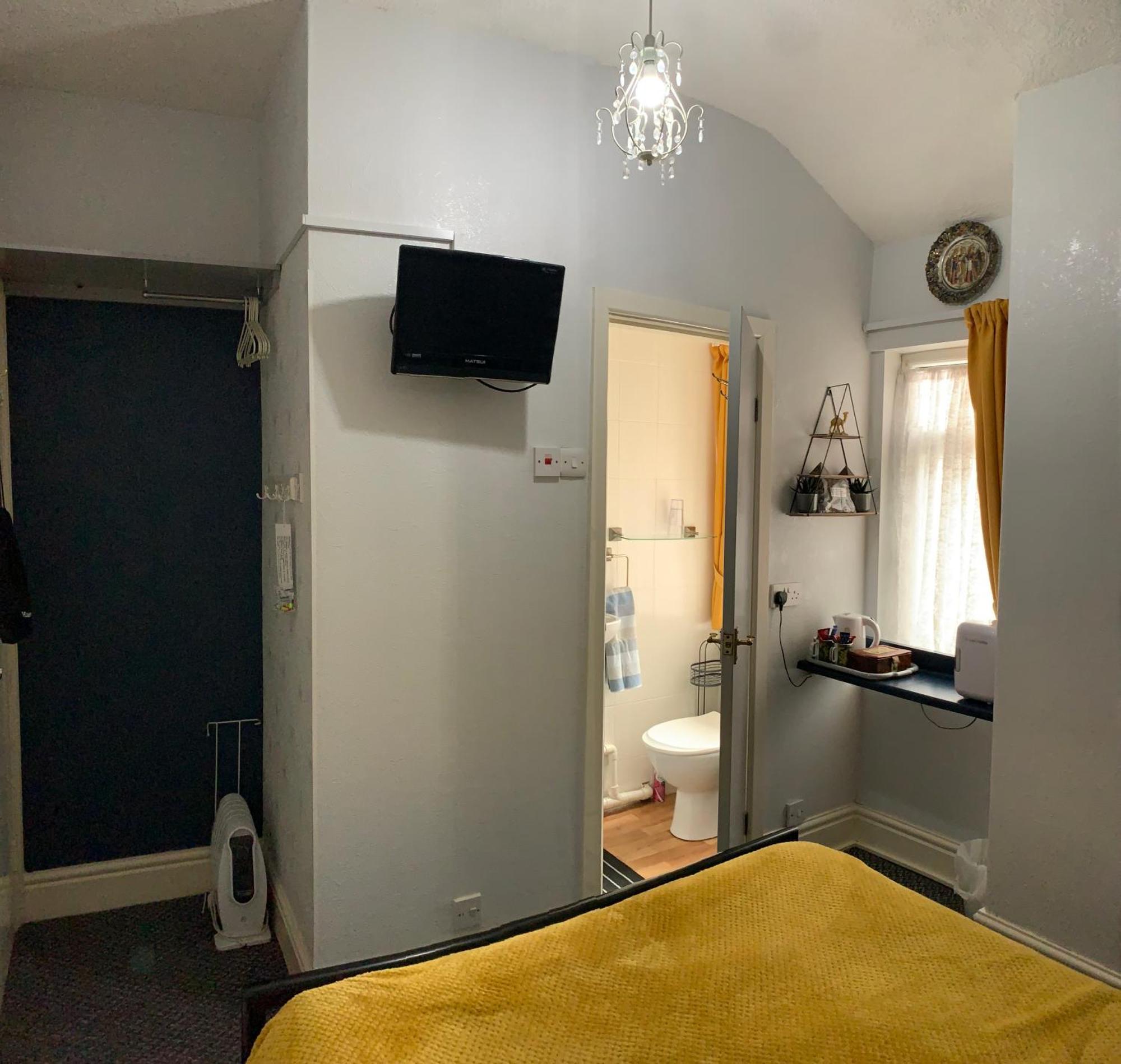 Guest house Hornby Villa- 4star B&b-couples & Families Only 4*