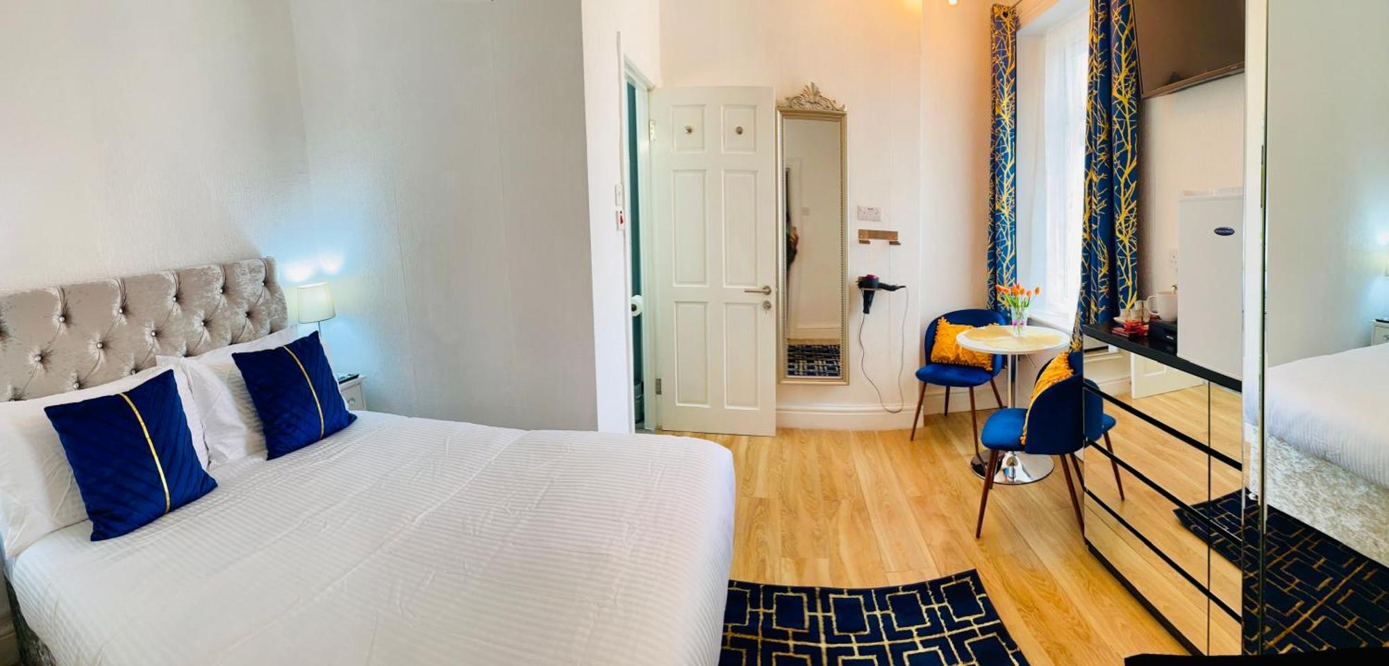 Guest house Double With Private Bathroom Partial Tower View 16 Havelock Street - 5