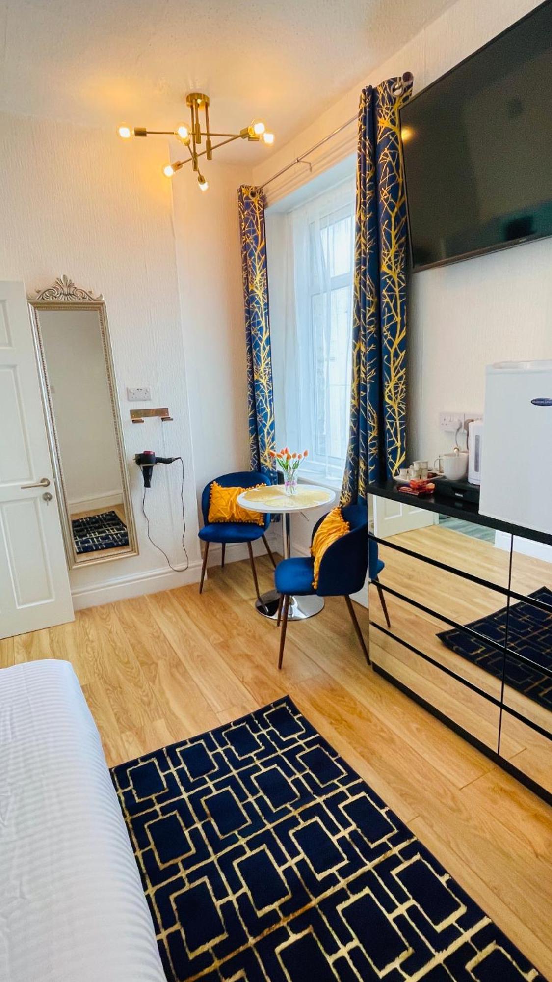 Guest house Double With Private Bathroom Partial Tower View 16 Havelock Street - 5 *