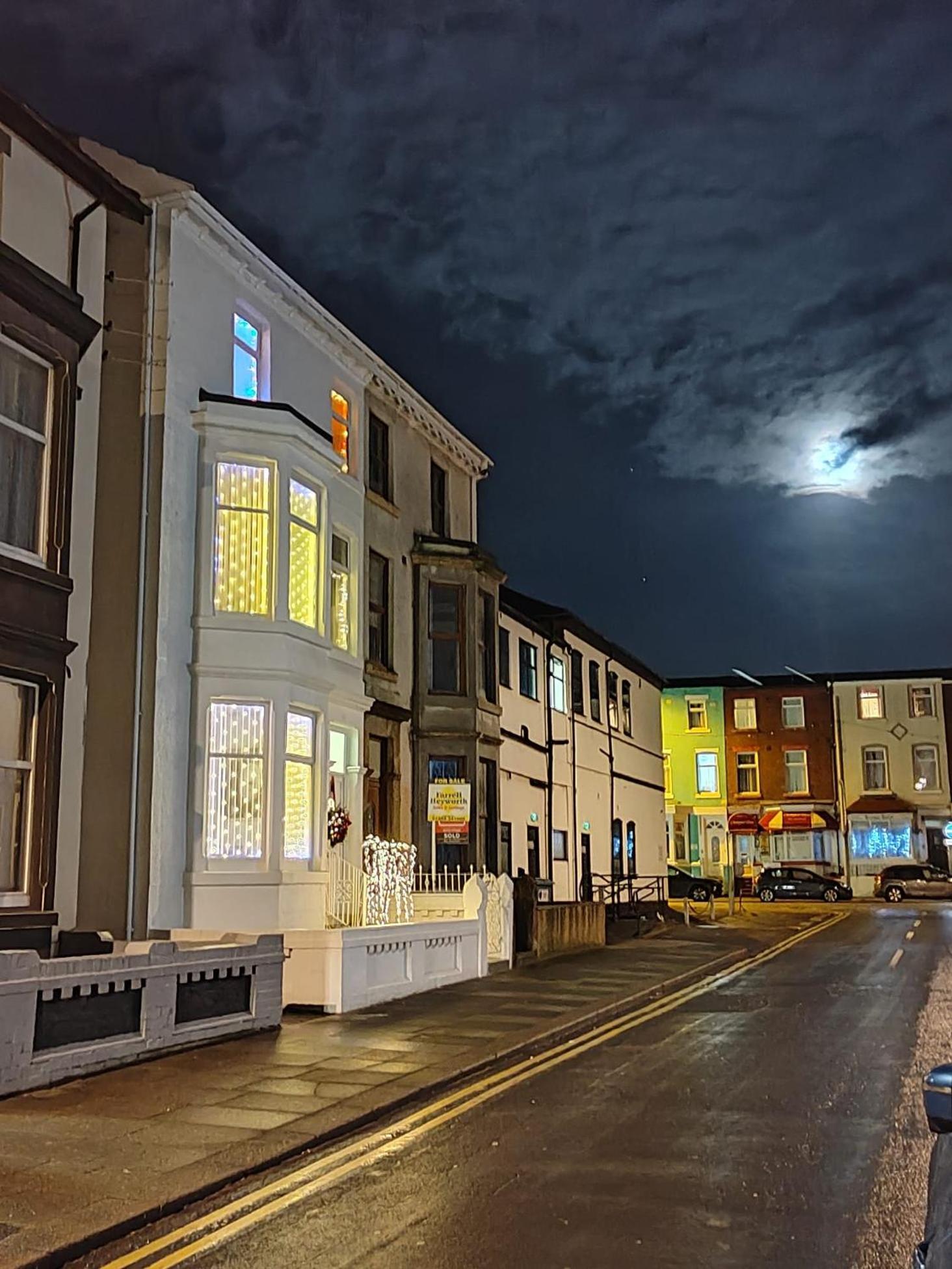 Double With Private Bathroom Partial Tower View 16 Havelock Street - 5 Guest house Blackpool