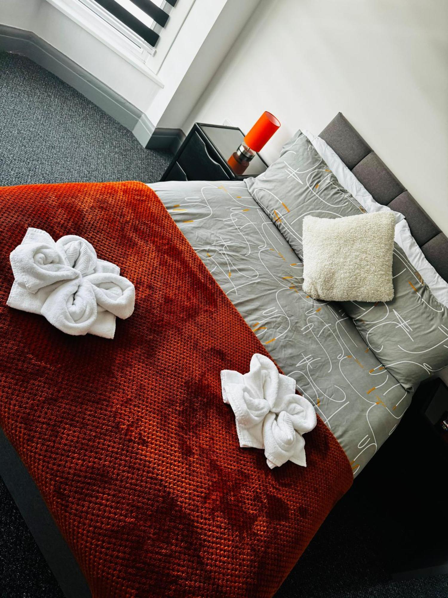Melville House - Pet Friendly Blackpool