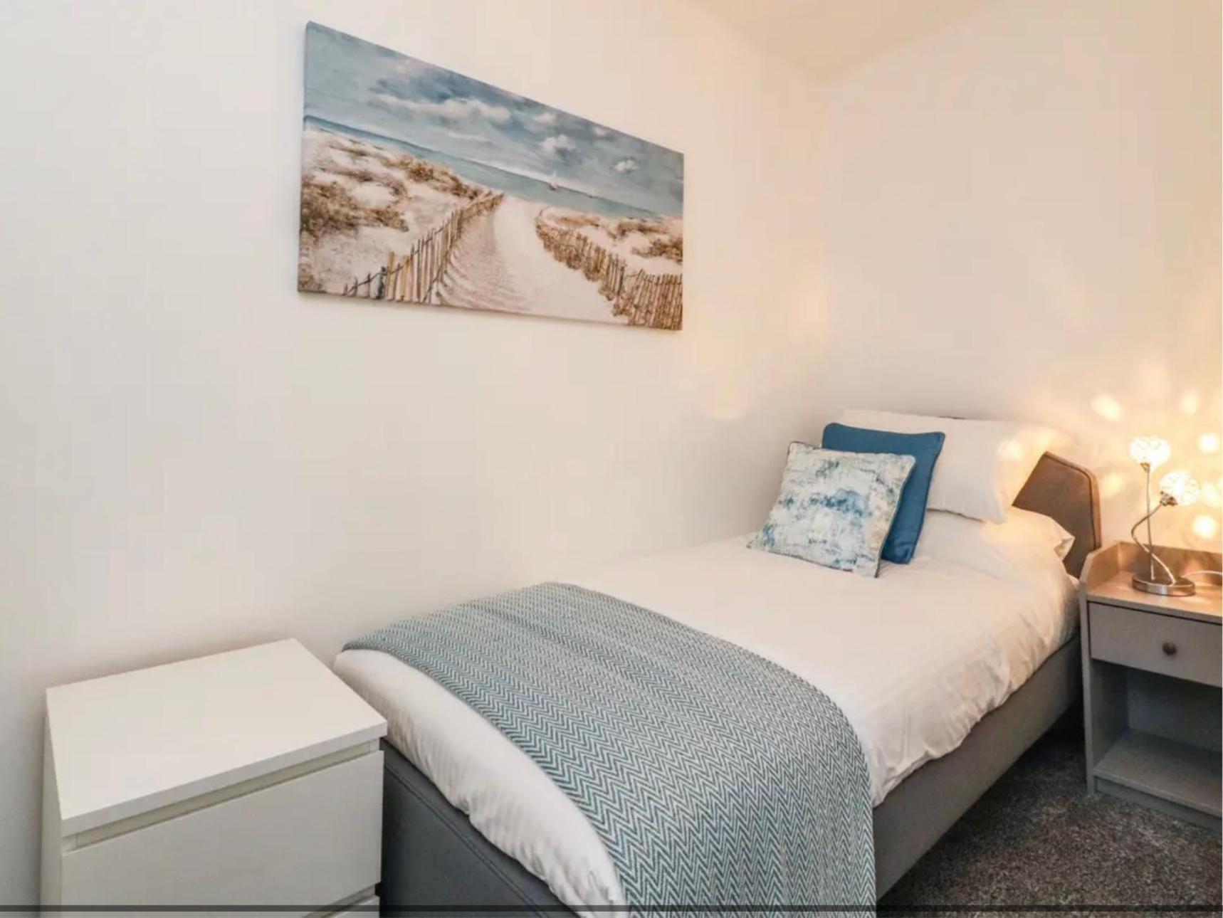 Holiday home Kitty - 3 Bedroom - Warm And Welcoming - Sleeps 5 - Blackpool
