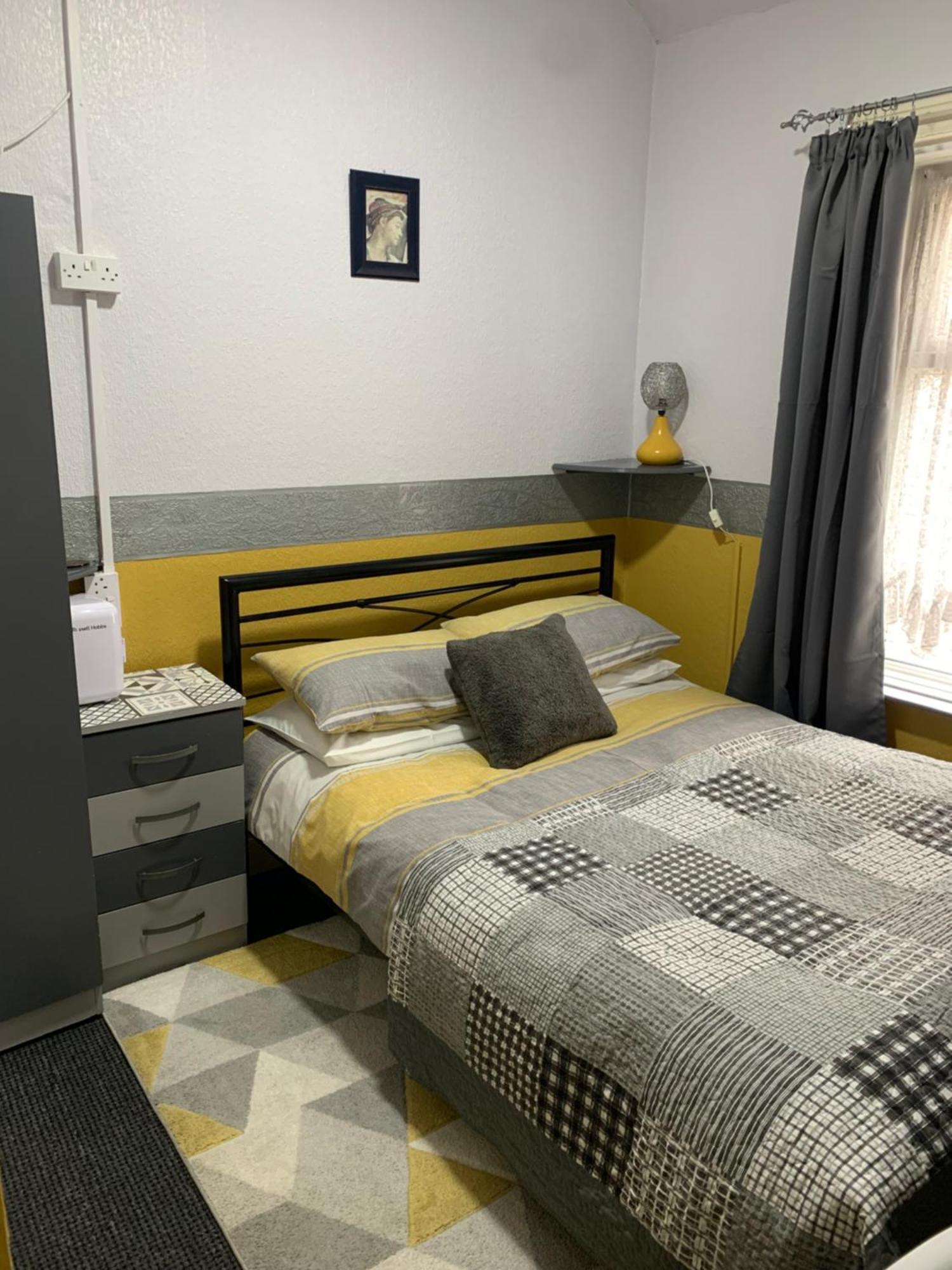 Guest house Hornby Villa- 4star B&b-couples & Families Only 4*