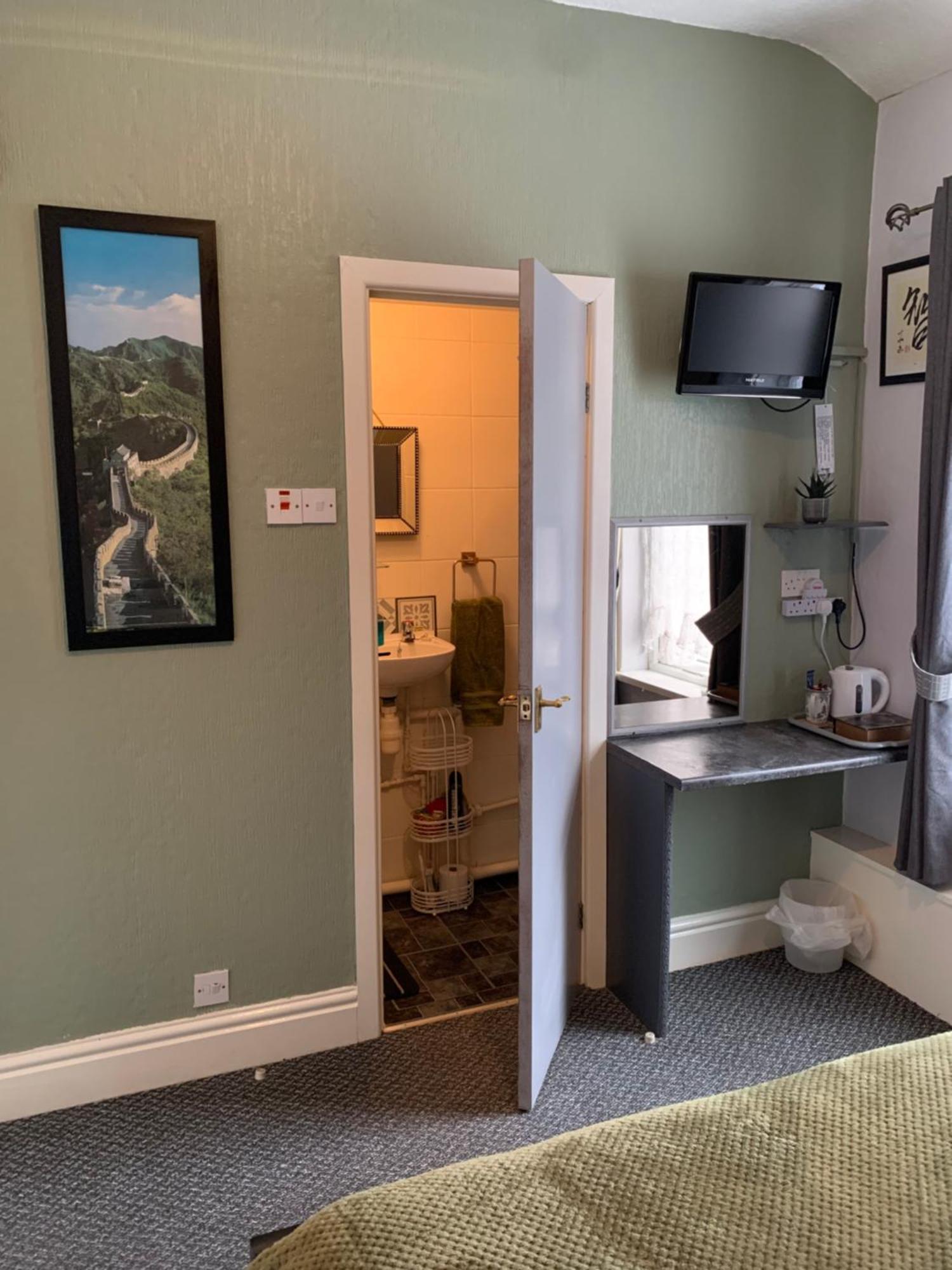 Guest house Hornby Villa- 4star B&b-couples & Families Only