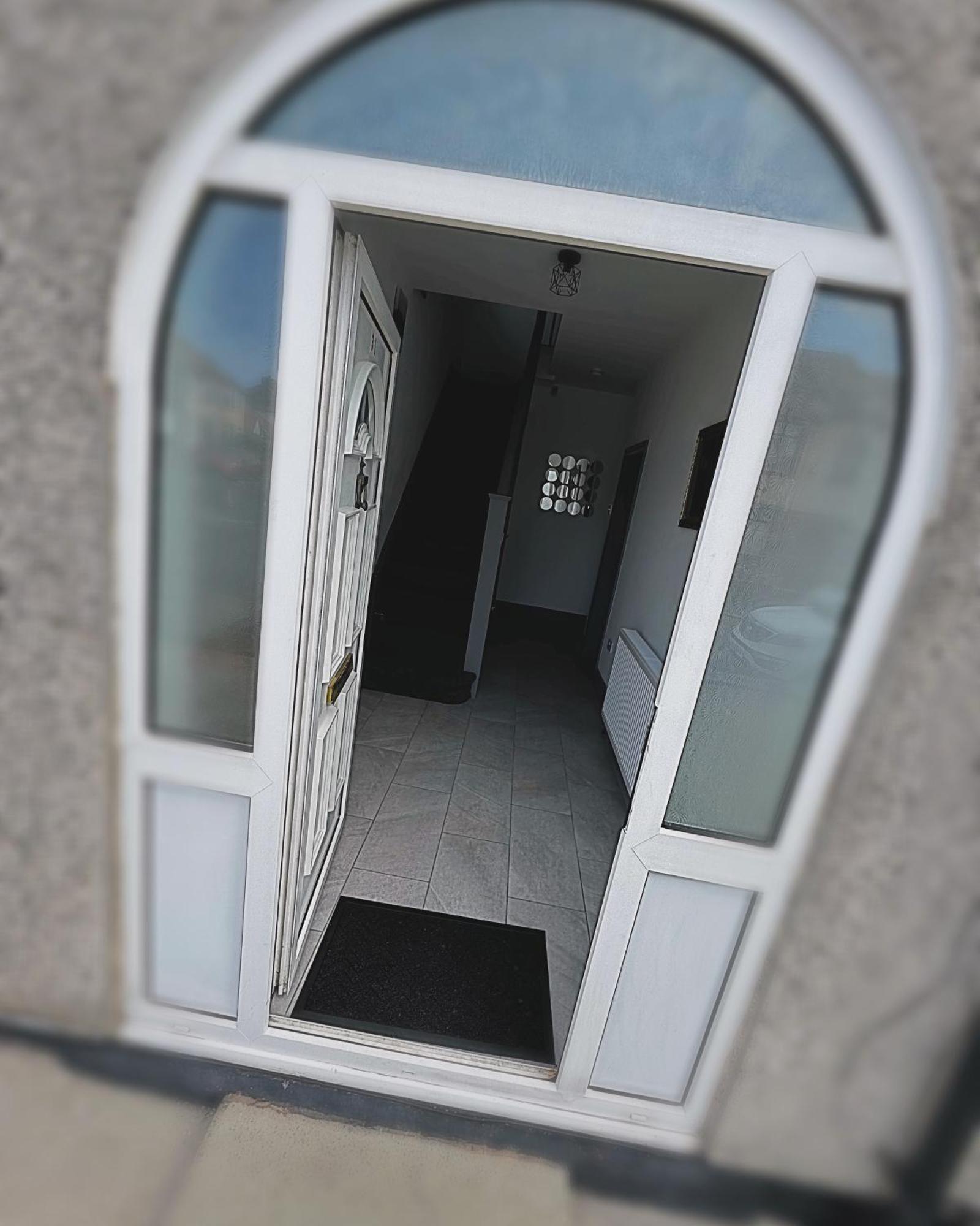 Melville House - Pet Friendly Holiday home Blackpool