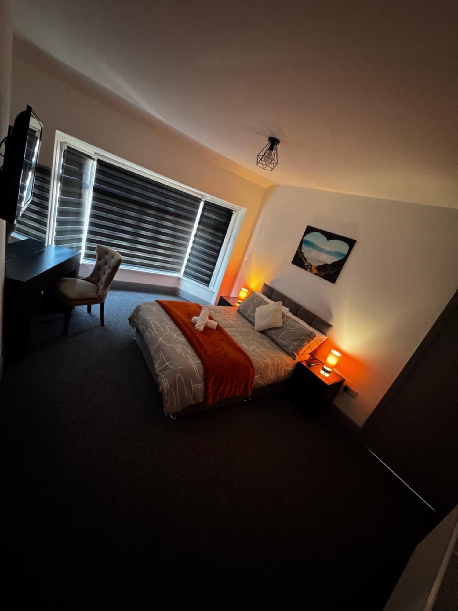 Melville House - Pet Friendly Blackpool