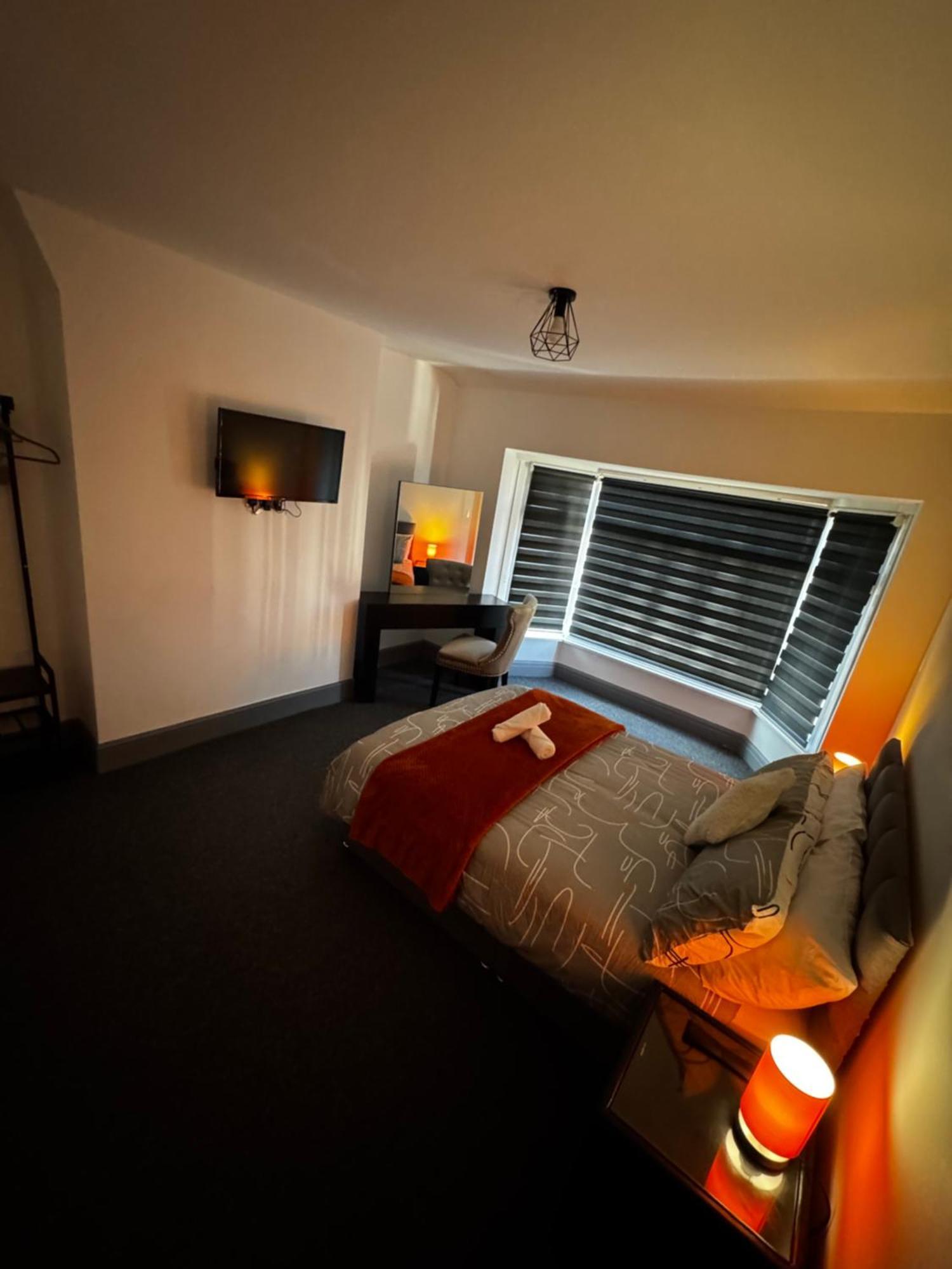 Melville House - Pet Friendly * Blackpool