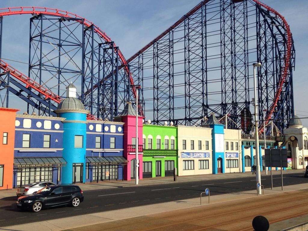 Corona Blackpool Hotel 4*