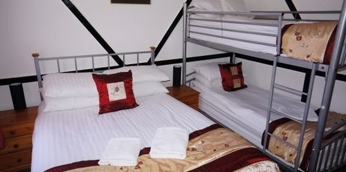 The Shores Hotel, Hotel